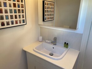 Cottage | Bathroom