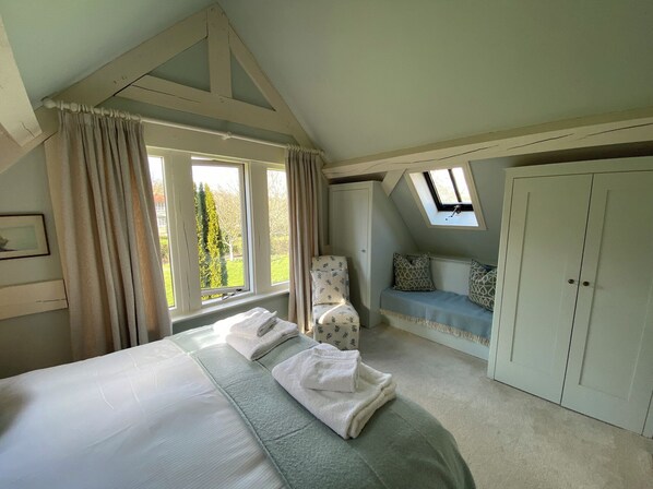 Cottage | 1 bedroom, individually decorated, individually furnished, free WiFi - The Barn at Frog Pond Farm (Salisbury)