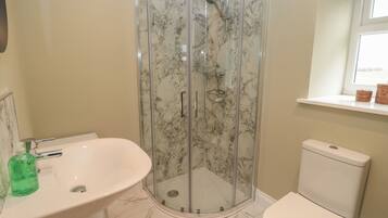 Cottage | Bathroom | Shower