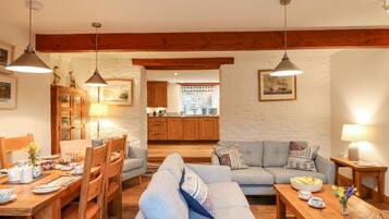 Cottage | Living room | Fireplace
