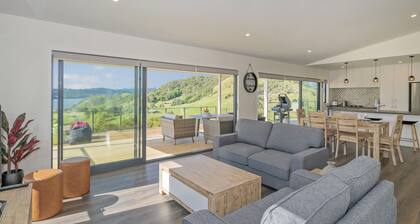 Peace and Paradise - Whitianga Holiday Home