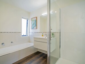 Bañera, secador de pelo