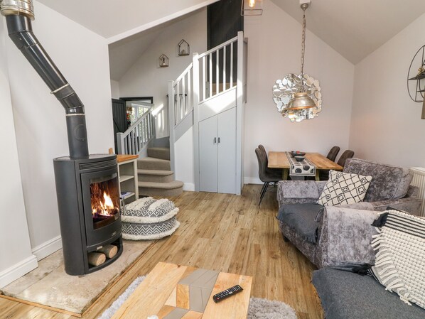 Cottage | Interior - 5 Lake House (Lancaster)