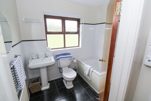 Cottage | Bathroom