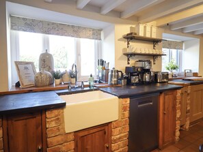 Fridge, dishwasher, electric kettle, toaster - Cefn Nannau (Corwen)