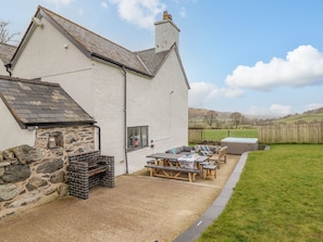 Cottage | Property grounds
