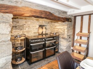 Casa de campo | Cocina privada | Refrigerador, lavavajillas, tetera eléctrica y tostadora 