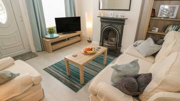 Cottage | 2 bedrooms, individually decorated, individually furnished, free WiFi