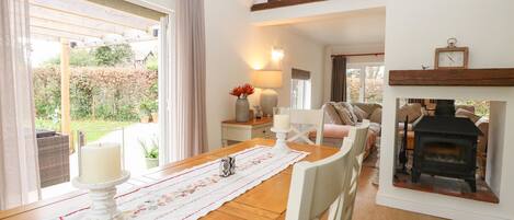 Stuga | Eget kök | Kylskåp, diskmaskin, vattenkokare och brödrost