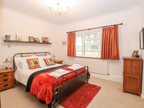 Cottage | 4 bedrooms, individually decorated, individually furnished, free WiFi
