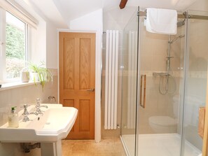 Cottage | Bathroom | Shower