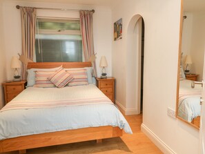 Cottage | 3 bedrooms, individually decorated, individually furnished, free WiFi