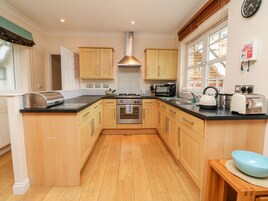 Refrigerador, lavavajillas, tetera/pava eléctrica, tostadora