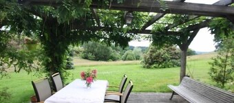 Spacious Renovated Farmhouse with Large Garden, Near Hiking Trails & Ski Resort