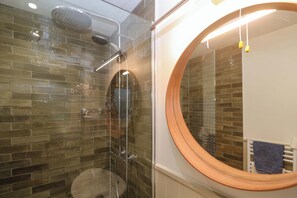 Cottage | Bathroom - The Poop Deck (Helston)
