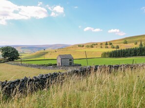 Cottage | Property grounds - Field Barn (Alston)