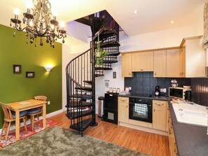 Cottage | Private kitchen | Fridge, electric kettle, toaster, cookware/dishes/utensils - The Coach House, The Grove (Ilfracombe)