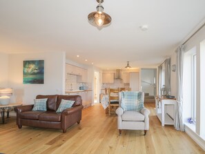 Cottage | Living room - Cuillin Shores (Strath)