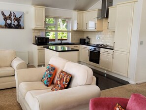 Cottage | Interior - Lodge 11 (Tavistock)