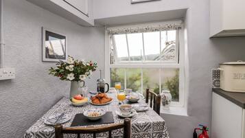 Cottage | Dining