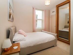 Cottage | 2 bedrooms, individually decorated, individually furnished - Cove Cottage (Torquay)