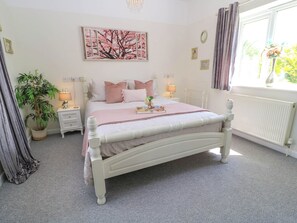 4 bedrooms, individually decorated, individually furnished, free WiFi