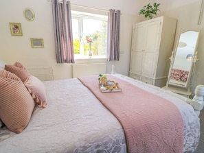 4 habitaciones, decoración personalizada y muebles diferentes 