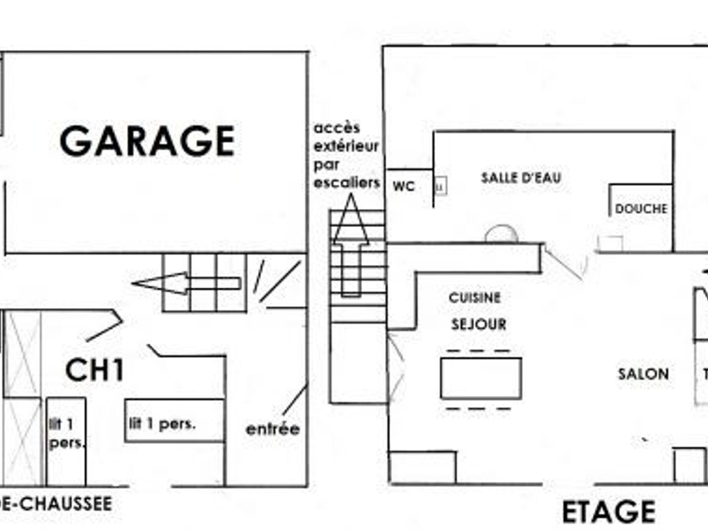 Ein Grundriss eines Hotels mit Garage, einer Küchenzeile (CH1), einem Essbereich (CUISINE SEJOUR), einem Badezimmer (DOUCHE) und einer Bühne.