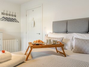 Cottage | Interior - Wood Sage (Bamburgh)