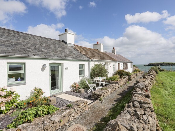 Cottage | Interior - Minnehaha (Moelfre)
