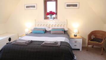 Cottage | 3 bedrooms, individually decorated, individually furnished