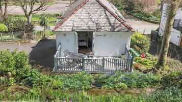 Cottage | Outdoor dining