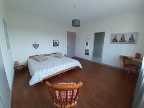 3 bedrooms, free WiFi, bed sheets