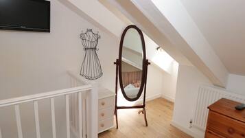 Cottage | 3 bedrooms, individually decorated, individually furnished, free WiFi
