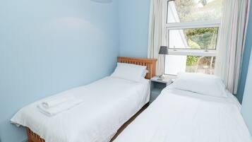 Cottage | 3 bedrooms, individually decorated, individually furnished, free WiFi