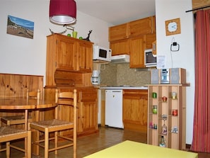 Fridge, microwave, oven