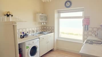 Småhus | Eget kjøkken | Kjøleskap, vannkoker, brødrister og kjøkkenutstyr