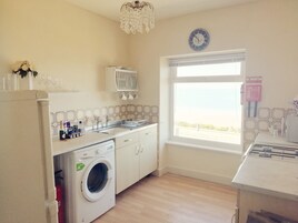 Cottage | Cucina privata | Frigorifero, bollitore elettrico, tostapane, pentole/stoviglie/utensili