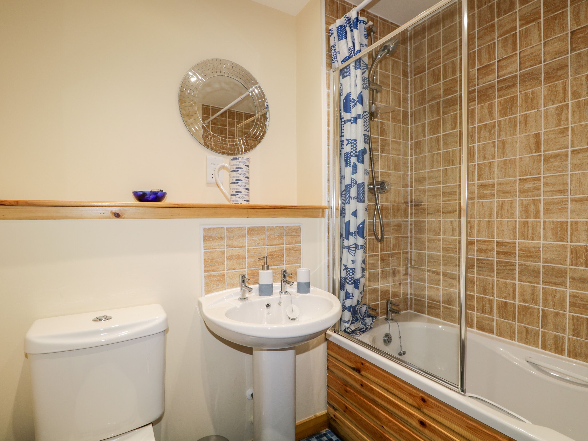 A bathroom with a toilet, sink, and bathtub.