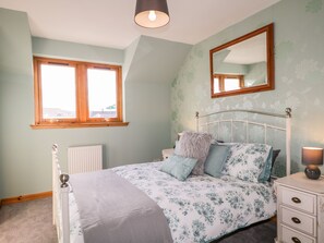 Cottage | Interior - Riverview Apartment (Inverness)