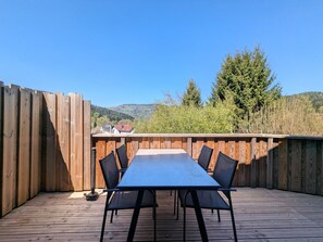 تناول الطعام بالخارج