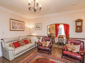 Cottage | Living area