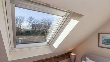 Cottage | 4 bedrooms, individually decorated, individually furnished, free WiFi