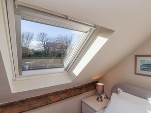 4 bedrooms, individually decorated, individually furnished, free WiFi - Destiny Rose (Whitby)