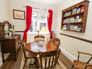 Cottage | Dining