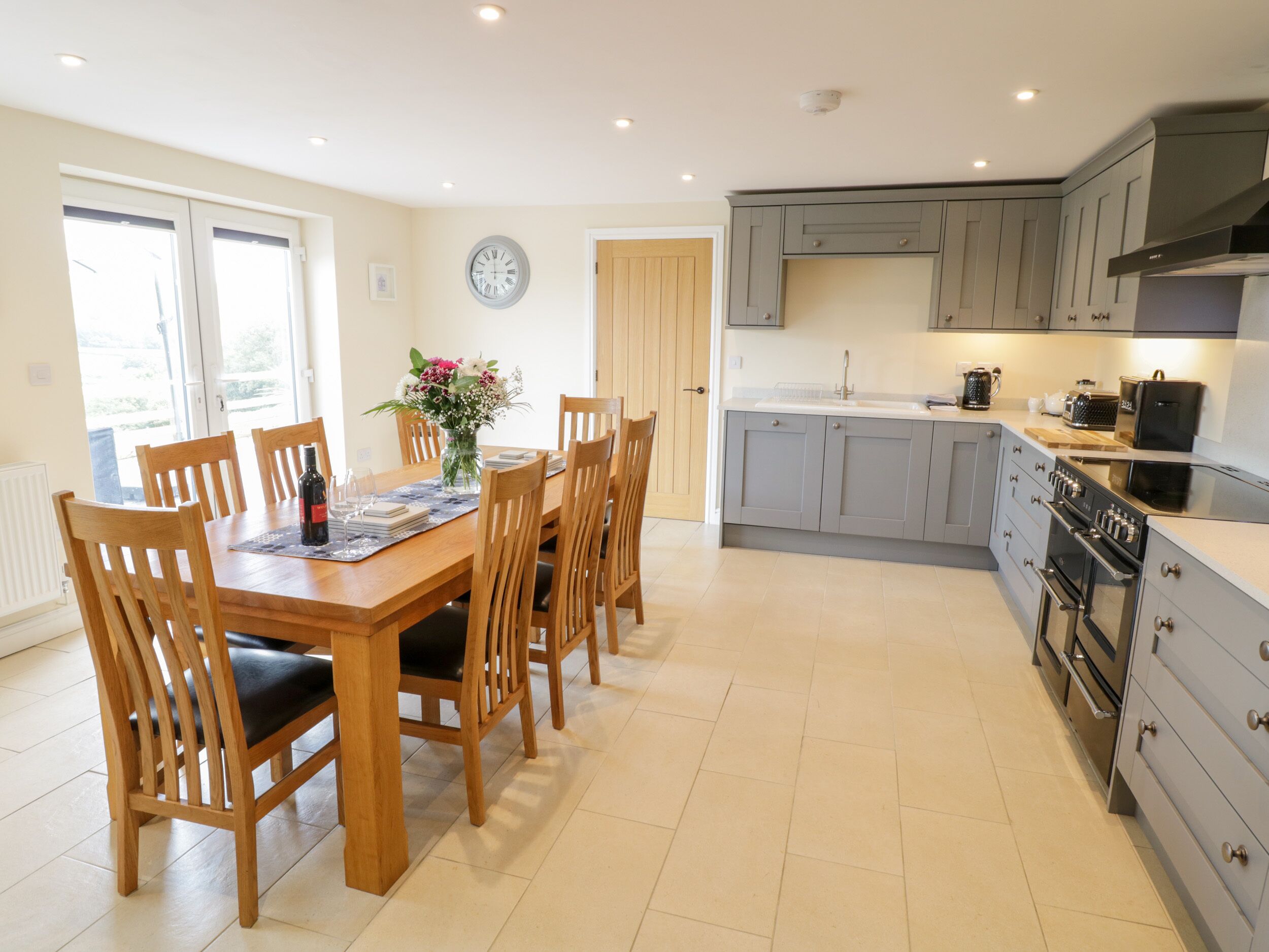 平房 | 私人廚房 | 電冰箱、電熱水壺、烤麵包機、鍋具/餐盤/廚房用品