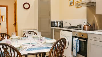 Ferienhaus | Eigene Küche | Kühlschrank, Kochgeschirr/Geschirr/Besteck