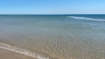 Una spiaggia nelle vicinanze