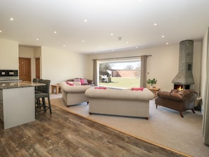 Cottage | Living room | TV, fireplace