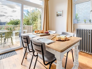 Cottage | Dining